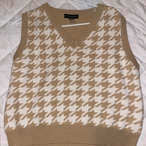 New Sweater Vest - Picture 1 of 1